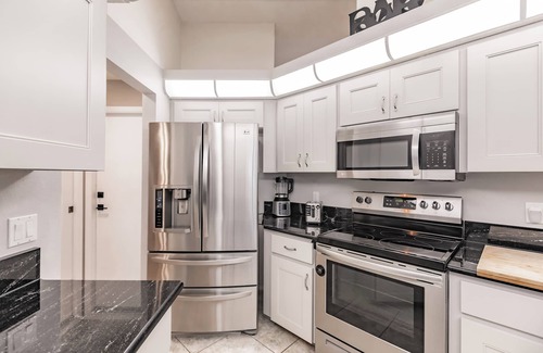 South Venice House | 8 min to Beach ★ 5TV★Ice Hockey★ BBQ★ Bikes★Baby Gear ★Table Tennis ★Beach Gear