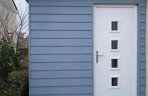 Perranporth Apartment | 8 mins walk to Perranporth beach and shops from this cosy Sea Side Cabin