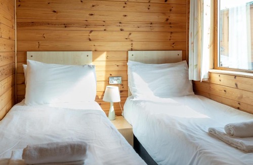 Mullacott House | 8 Ocean View Lodge - 3 Bed-Sleeps 6-TJS8OV