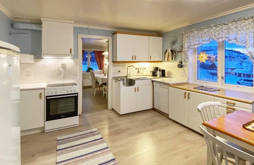 Bjarkoy Municipality House | 8 person holiday home in STONGLANDSEIDET