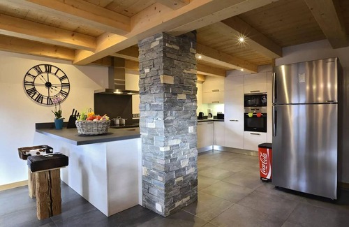 Chatel Apartment | 8 Rooms for 14 People