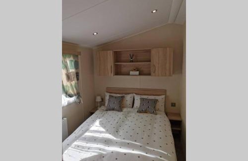 Newquay Apartment | 8 Sleep Chalet at Newquay Away Resorts NB160