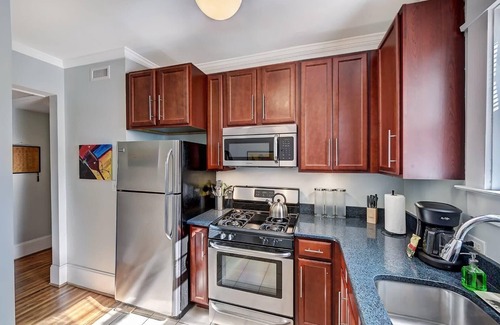 Dilworth Condo | 800 Magnolia: 3 Units, Chic 6BR w/Porch