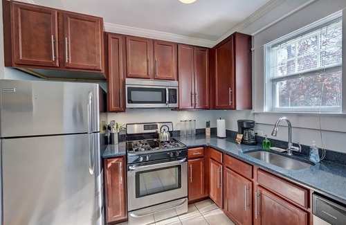 Dilworth Condo | 800 Magnolia: 3 Units, Chic 6BR w/Porch