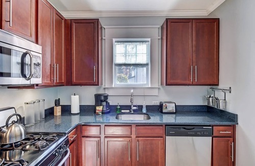 Dilworth Condo | 800 Magnolia: 3 Units, Chic 6BR w/Porch