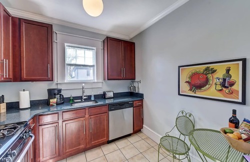 Dilworth Condo | 800 Magnolia: 4 Units, Chic 8BR w/Porch
