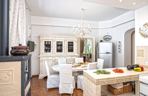 Monteriggioni Villa | 800 sqm, hot tub, pool and gym, 5 bedrooms, 1 family room, 7 bathrooms