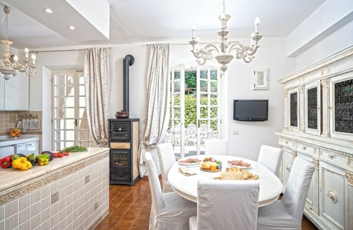 Monteriggioni Villa | 800 sqm, hot tub, pool and gym, 5 bedrooms, 1 family room, 7 bathrooms