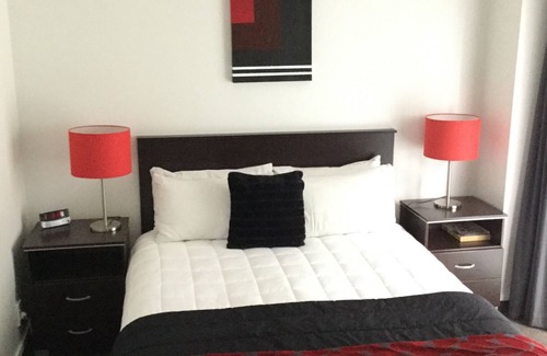 Petone Hotel | 83 By the Sea Motor Lodge
