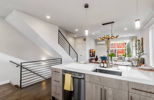 West Woodland House | 837 Hao & Yujie · 3b2.5b Spectacular Spot @Fremont /central location