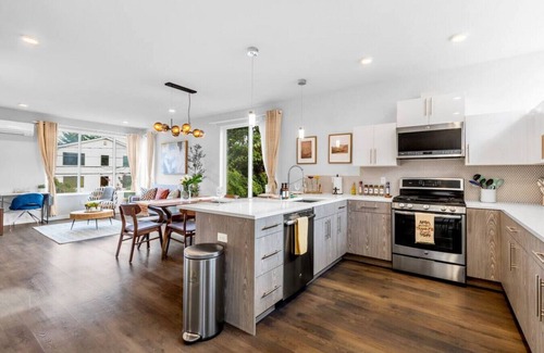 West Woodland House | 837 Hao & Yujie · 3b2.5b Spectacular Spot @Fremont /central location