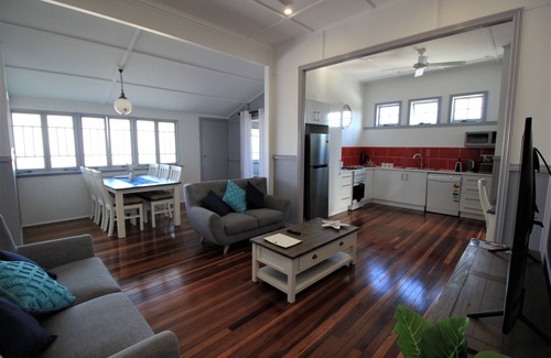Torquay Apartment | 85 on Cypress - Beachside luxury upstairs apartment