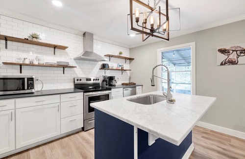 Crestline Heights House | 86th Cozy Coop
