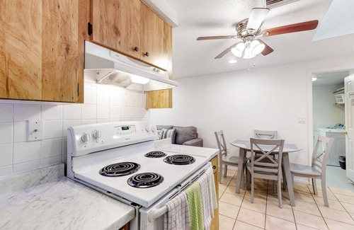 South Gate Ridge House | $89~30 night min~10 mins away from Siesta Key Beach! Heated Pool!