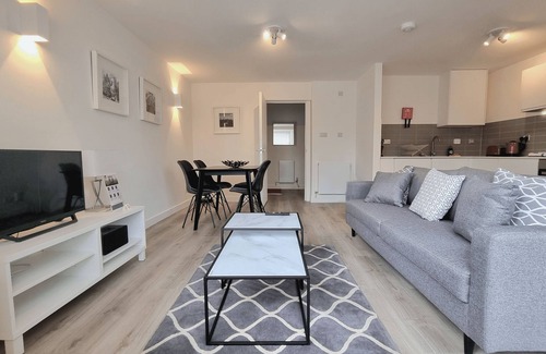 Chiswick Riverside Apartment | 89 Kew Bridge Court - 2 bedroom apartment