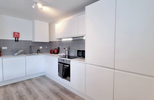 Chiswick Riverside Apartment | 89 Kew Bridge Court - 2 bedroom apartment