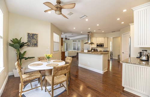 Palm River Estates House | 8mins to famous Naples beaches and sunsets! Entertainers family dream home.