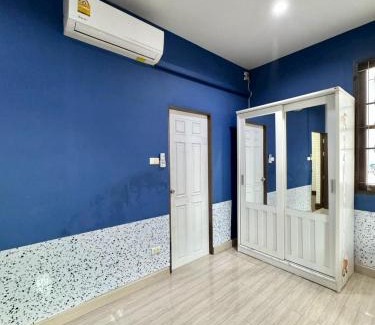 Ramkhamhaeng House | 8Pax Spacious Private Home near The Mall Bangkapi