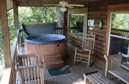 Bryson City Cabin | 9 Bear Den -2 Bedroom