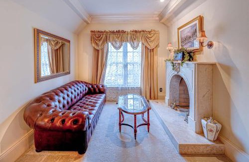 Marietta House | 9-Bedroom Atlanta Mansion for Rentals and Events