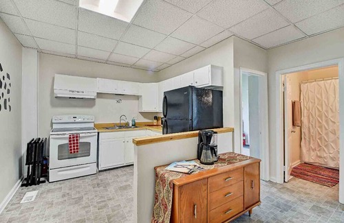 Near Eastside House | 9 bedrooms, 3 full kitchens, 3 full Baths, Laundry, Downtown Indy. Sleeps 20+