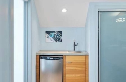 Kensington House | 9 Guests | King Bed | Pin Ball | BBQ | Piano