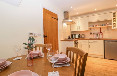 Watchet Cottage | 9 MALTHOUSE COURT, pet friendly, character holiday cottage in Watchet
