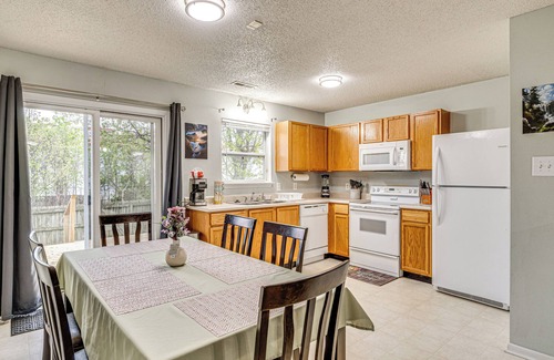 West Newton House | 9 Mi to Downtown Indianapolis: Quiet Home w/Yard