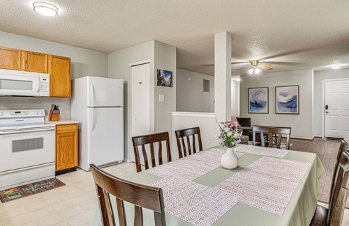 West Newton House | 9 Mi to Downtown Indianapolis: Quiet Home w/Yard