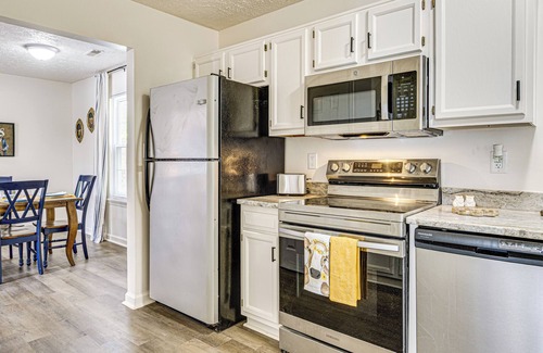 Wayne House | 9 Mi to Dtwn Indianapolis: Family-Friendly Home!