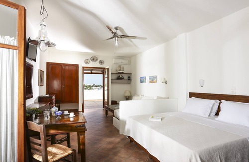 Parikia Hotel | 9 Muses