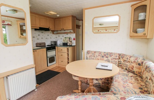 Much Wenlock Cottage | 9 OLD ORCHARD, pet friendly, with a garden in Much Wenlock