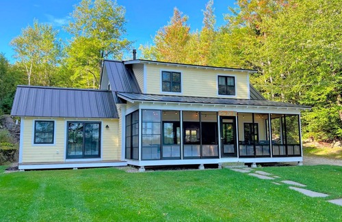 Whitefield House | 91WR Lake vibes and views at this waterfront home in the the White Mountains! Rest, relax, explore!