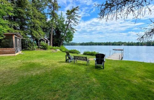 Whitefield House | 91WR Lake vibes and views at this waterfront home in the White Mountains