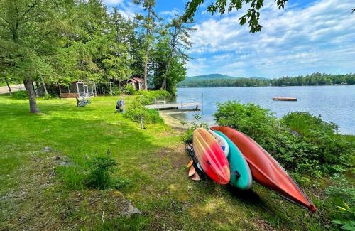 Whitefield House | 91WR Lake vibes and views at this waterfront home in the White Mountains