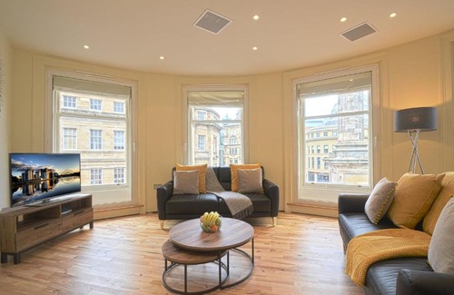 Newcastle-upon-Tyne Apartment | 93a Grey Street Apartments