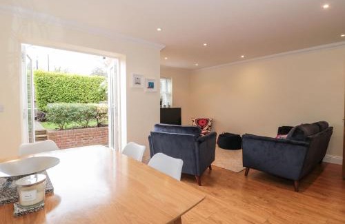 Christchurch House | 9A Wick Lane