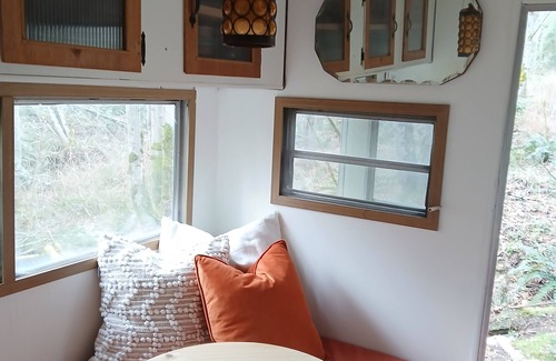 Nordland House | 9Mile Farms Cozy Camper Close to Beaches