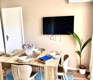 Rueil-Malmaison Apartment | A 10min de Paris La Défense et Roland garros appartement tout confort avec parking et climatisation