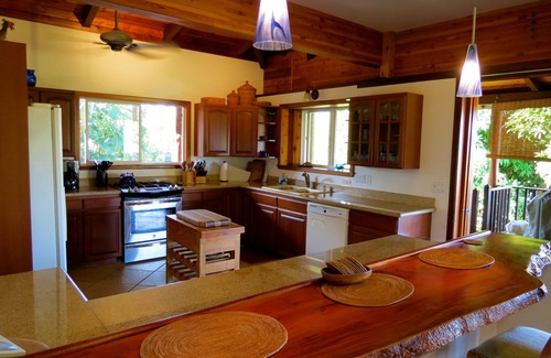 Honaunau-Napoopoo House | A 2-Minute Walk to Kealakekua Bay & Manini Beach! A Free Farm Tour!