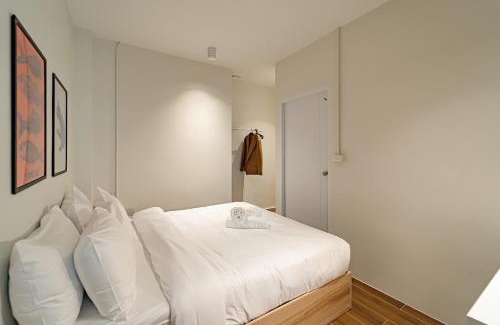 Ratchadaphisek Apartment | A 4BR apartment for 10 pax on 4F