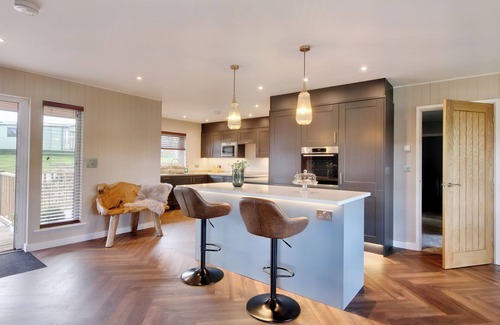 Pooley Bridge Cottage | A attractive and spacious Lodge with the River Eamont running beside it.