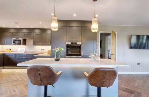 Pooley Bridge Cottage | A attractive and spacious Lodge with the River Eamont running beside it.