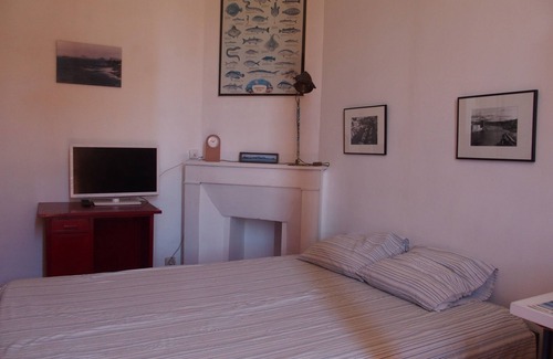 Endoume House | A balcony over the sea. A room in town