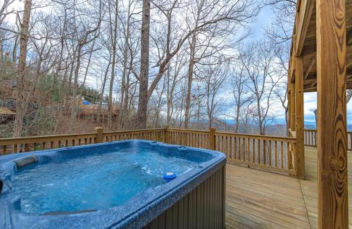 Mineral Bluff House | A Bears Lair - Scenic Views, Hot Tub, Cozy Fireplace in the Prestigious Mountain High Community near Blue Ridge - Mineral Bluff,