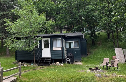 Keystone Cabin | A beautiful 2 bedroom cottage-style cabin minutes from Rushmore