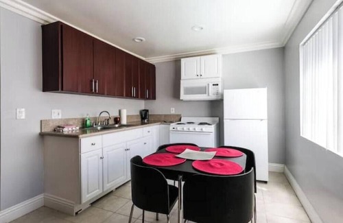 Sherman Oaks Apartment | A Beautiful Apartment with a pool.