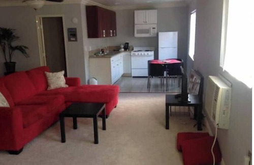 Sherman Oaks Apartment | A Beautiful Apartment with a pool.