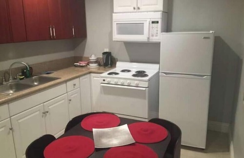 Sherman Oaks Apartment | A Beautiful Apartment with a pool.