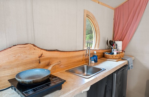 Stanton Cabin | A beautiful couple's retreat immersed in nature and creek views!